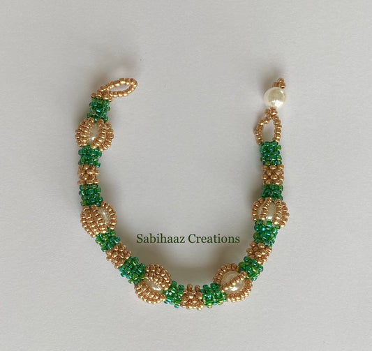Covered Pearls Green Bracelet